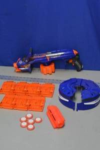 lot 98 image: Nerf gun