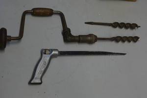 lot 37 image: hand tools