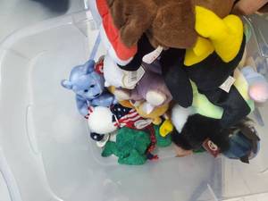 lot 178 image: lot of beanie babys