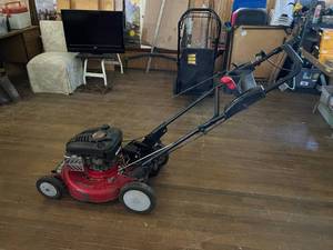 lot 3 image: Snapper Easy Speed Commercial Lawnmower