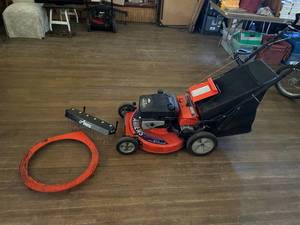 lot 4 image: Ariens Commercial Lawnmower