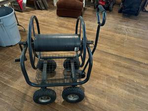 lot 8 image: Rolling Hose Reel