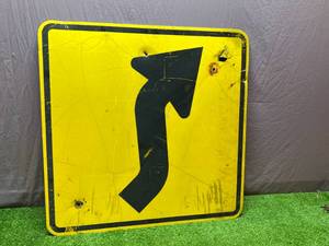 lot 27 image: Decommissioned Road Sign