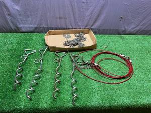lot 33 image: Pet Tie Downs & Chain