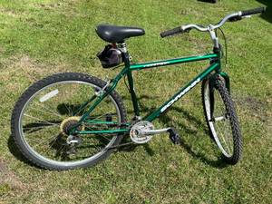 lot 46 image: Schwinn GS Frontier 21 Speed Bicycle