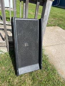 lot 55 image: Folding Pet Ramp