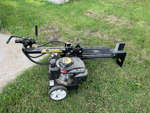 lot 53 image: Yard Machines 8 Ton Log Splitter