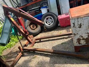 lot 90 image: 3 Ton Cherry Picker