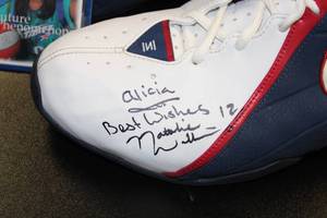 WNBA Natalie Williams Game Worn Autograph Nike Shox Revolution Size 14
