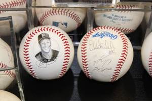 Game Used Foul Ball (Target FieldMetrodome) Autograph & Commemorative Baseball Lot  15 Baseballs