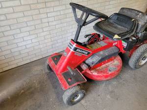 Snapper SR825 Riding Lawnmower - 8hp Briggs & Stratton Engine - 25 Deck - Electric Start - Starts, Runs, Drives and Mows