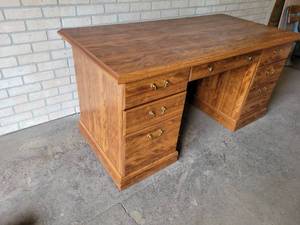 Wood Office Desk (60 x 30 x 29)