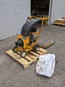 Cub Cadet CSV260 9HP Self-Propelled ChipperShredderVacuum - Pulls Over Fine - NO SHIPPING