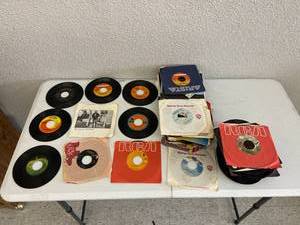 140 45s - Elvis Presley, The Beatles, Chuck Berry, Meat Loaf & More