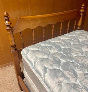 lot 250 image: Vintage Wooden Twin Bed