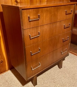 lot 261 image: Mid Century 4 Drawer Dresser