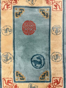 lot 254 image: Small Asian Flair Decorative Accent Rug