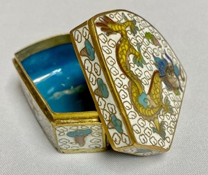 lot 311 image: Asian Inspired Decor