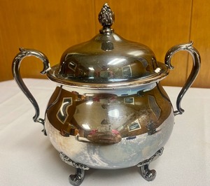 lot 310 image: Wilcox Silver Plated Sugar and Creamer Set