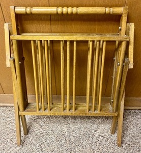 lot 316 image: Vintage Foldable Magazine Rack