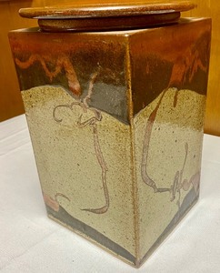 lot 326 image: Gorgeous Lidded Pottery Vessel