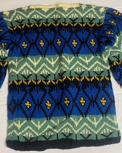 lot 320 image: Sensational Handmade Vintage Wool Sweater