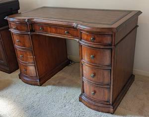 lot 50 image: Seven Seas by Hooker Office Desk