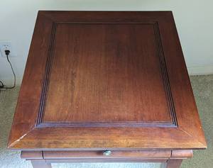 lot 57 image: Hekman Wood Side Table