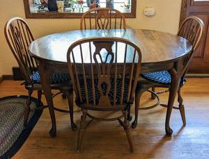lot 59 image: Vintage Nichols and Stone Dining Set