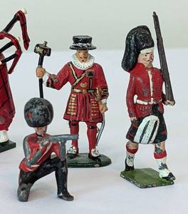 lot 67 image: Vintage TinLead Toy Soldiers