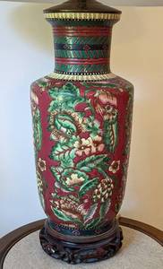 lot 68 image: Lovely Asian Ceramic Table Lamp with Ornate Wood Base