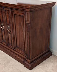lot 74 image: Vintage Drexel Buffet