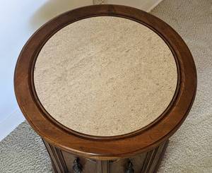 lot 82 image: Vintage Round Marble Topped Side Table