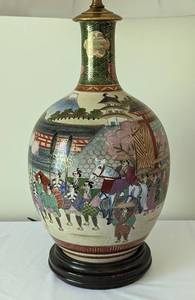 lot 88 image: Gorgeous Asian Inspired Table Lamp