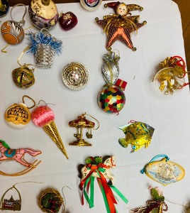 lot 353 image: Variety of Ornaments