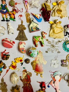 lot 354 image: Ornaments Galore