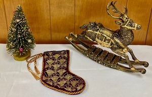 lot 166 image: Holiday Decor Grouping