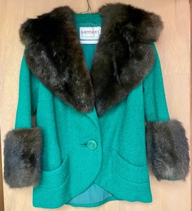 lot 162 image: Womens Vintage Wenders 3 Piece Fur Accented Suit