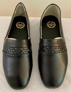 lot 169 image: 2 Pairs of New Slippers by LB Evans and The Vermont Company Store