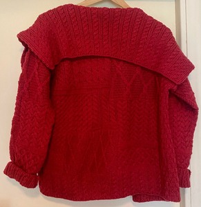 lot 375 image: New Red Carraigdonn Sweater from Ireland