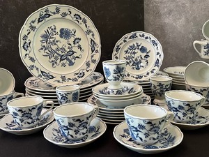lot 394 image: Blue Danube Dishes