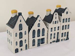 lot 175 image: Four Vintage KLM Delf Bols Miniature Houses