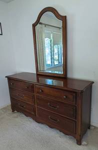 lot 181 image: Drexel Heritage Mirrored Dresser
