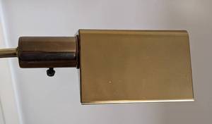 lot 439 image: Vintage Brass Floor Lamp