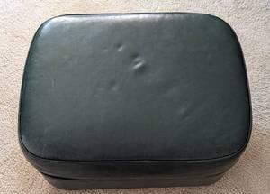 lot 440 image: Green Leathercraft Rolling Ottoman