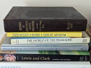 lot 444 image: Assorted Art and History Books