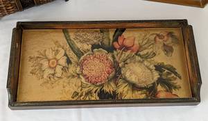 lot 451 image: Decorative Trays and Woven Box