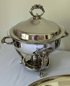 lot 466 image: Vintage Silver Plated Servingware