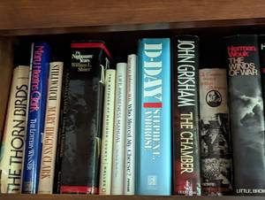 lot 472 image: Large Assortment of Books