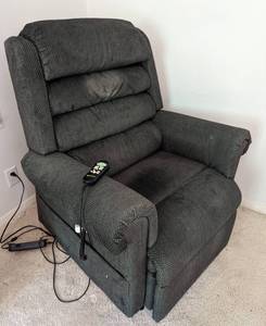 lot 429A image: Green Power Lift Recliner